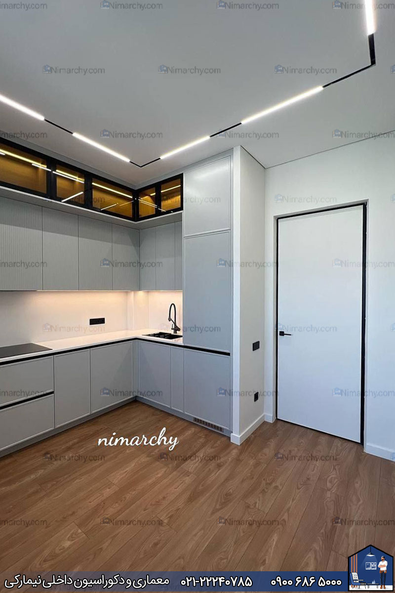 Nimarchy.com - کابینت آشپزخانه پلی اورتان طوسی و چوب پروژه میرداماد 