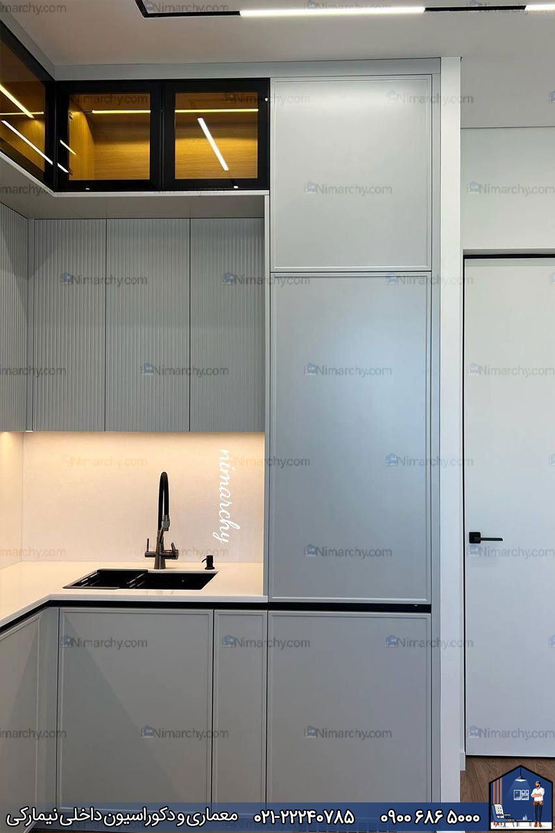 Nimarchy.com - کابینت آشپزخانه پلی اورتان طوسی و چوب پروژه میرداماد 